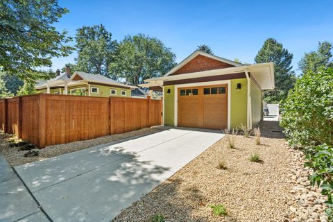 Detached Garage